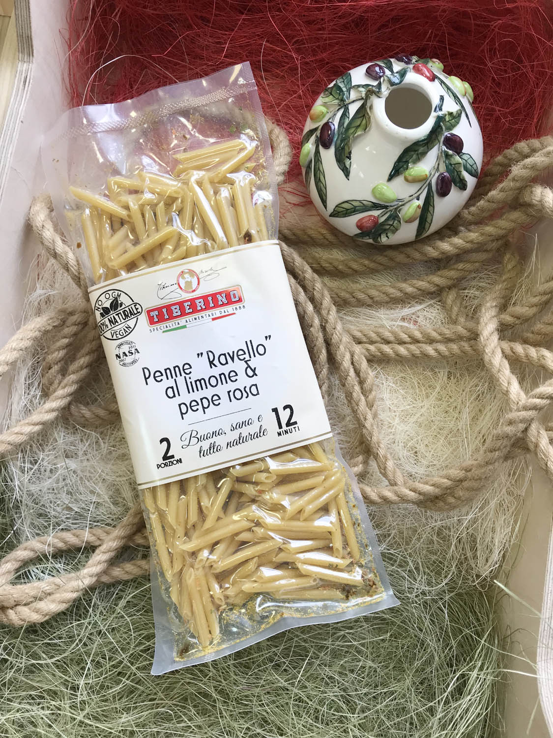Паста «Равелло» с лимонной цедрой и розовым перцем