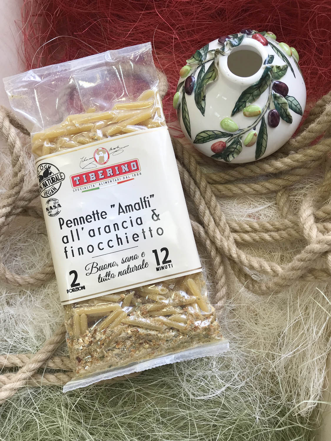 Паста пеннетте по-амальфитански с апельсиновой цедрой и фенхелем