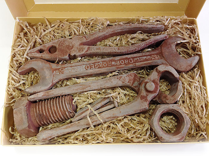 Набор фигурного шоколада "Инструменты" . Купить интернет-магазине Olivaitalia