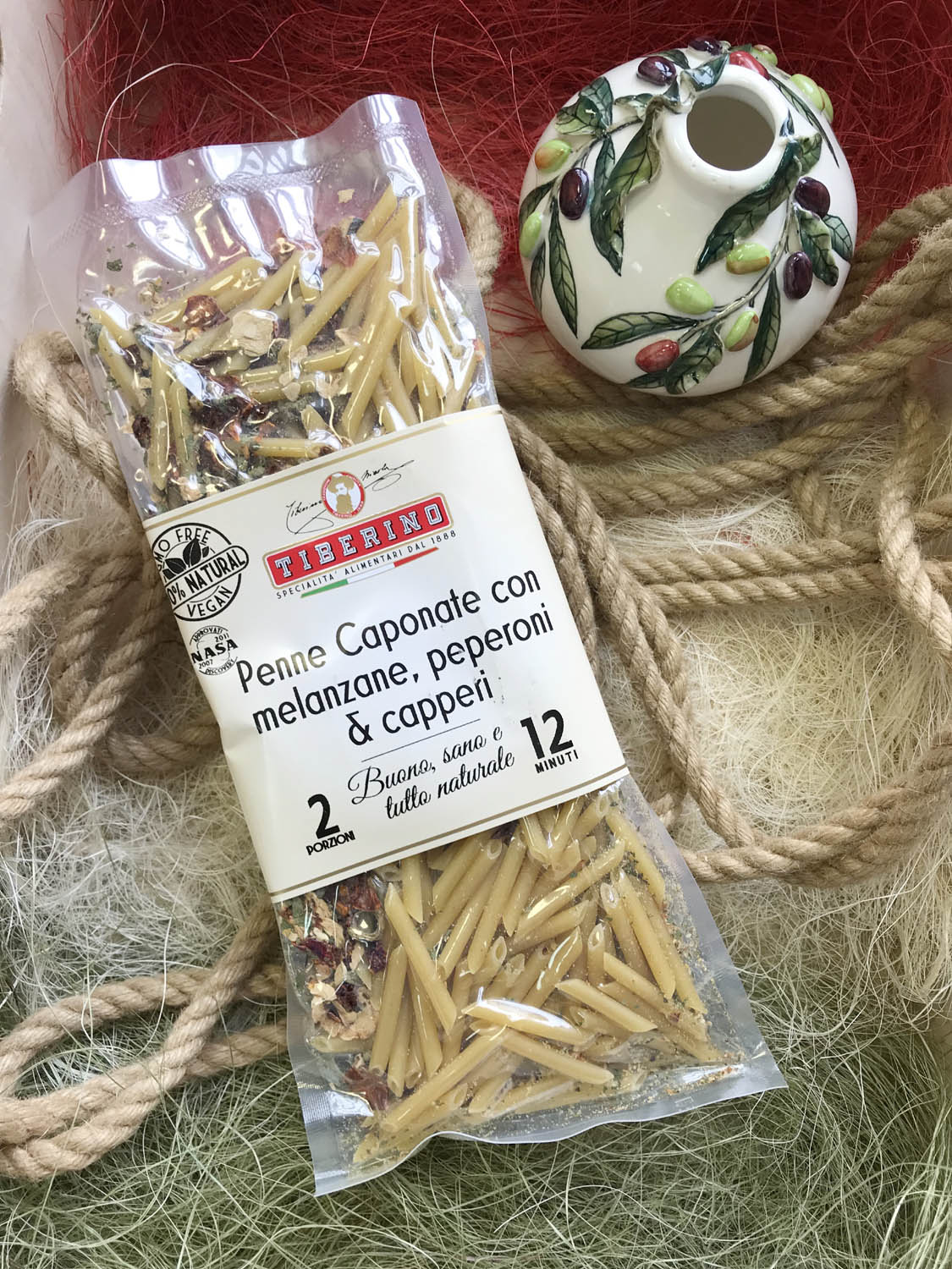 Паста пеннетте капонате со сладким перцем и баклажаном