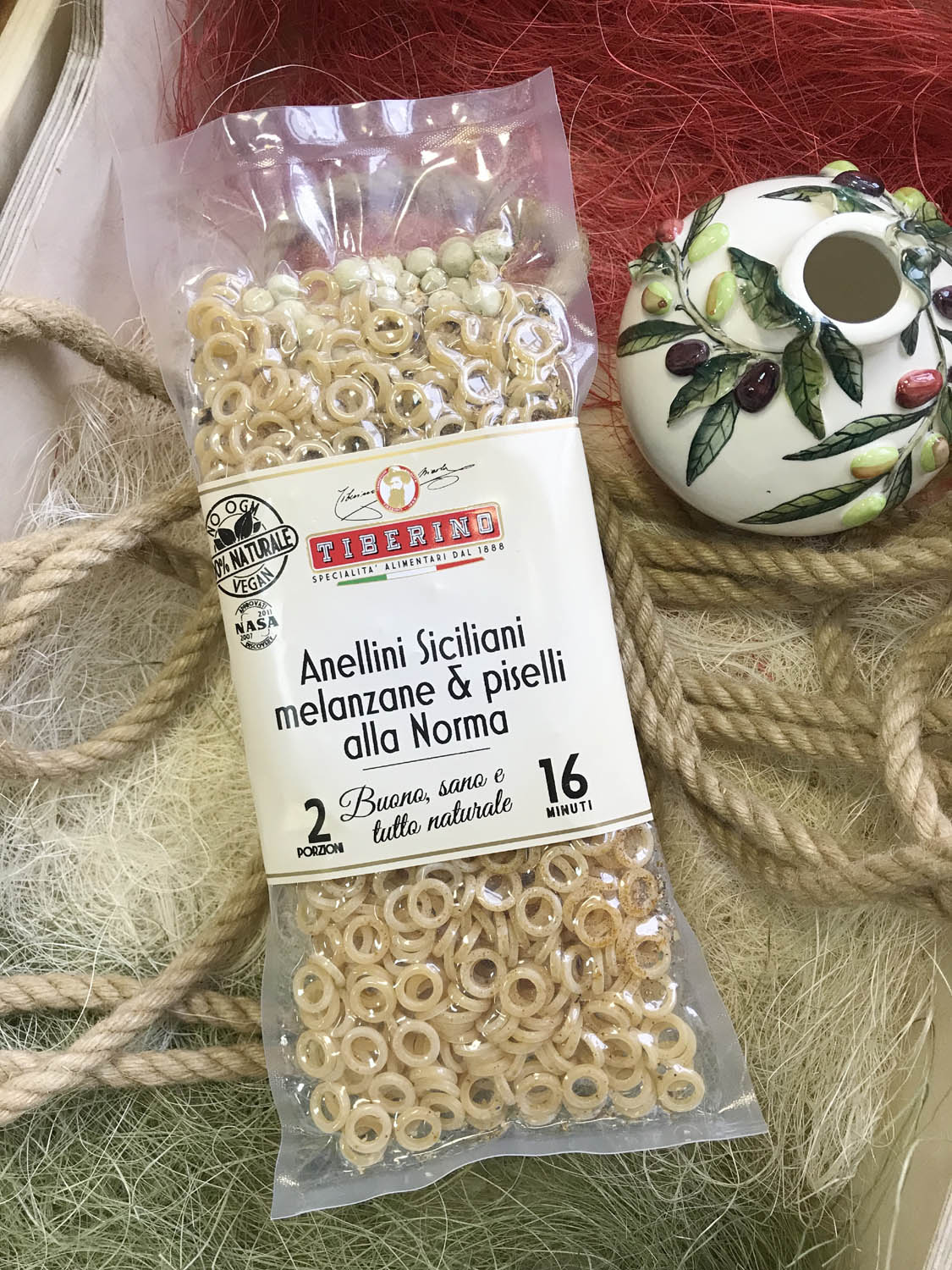 Паста сицилийские анеллини с баклажаном и горошком